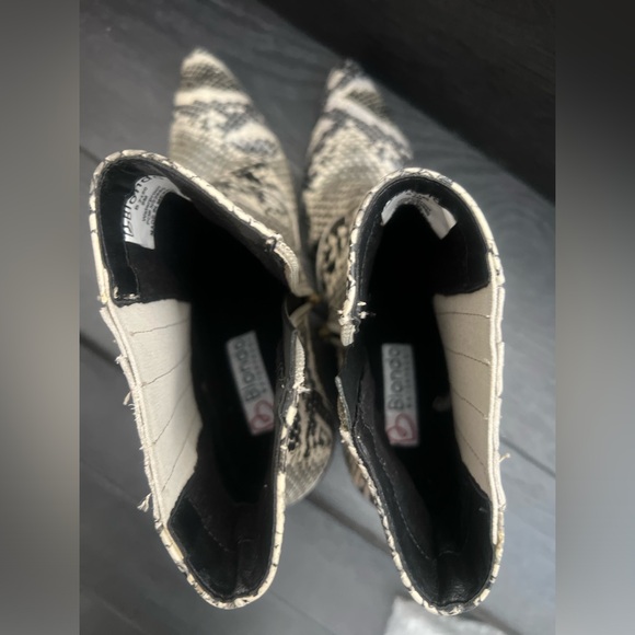 BLONDO SNAKE PRINT WATERPROOF ANKLE BOOTIES HEELS WOMENS SZ 9M Black Gray White - Picture 11 of 14